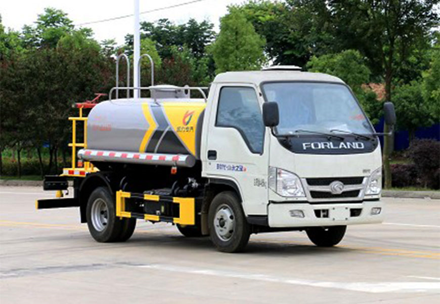 隨州工地三輪灑水車噴灑車：程力讓環(huán)境更清新
