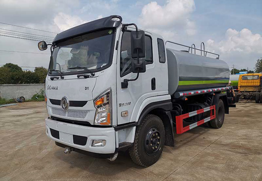 凱馬新型霧炮灑水車——您商業(yè)合作的首選
