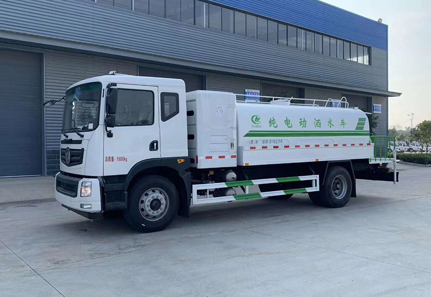 上海新程力綠化噴灑車
