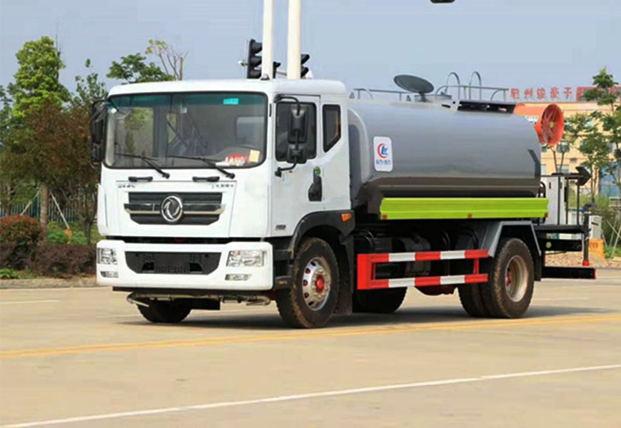 程力灑水車：領(lǐng)先行業(yè)的高性能灑水神器
