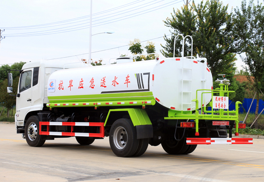 程力東風(fēng)10噸灑水車：價格優(yōu)惠，配置齊全
