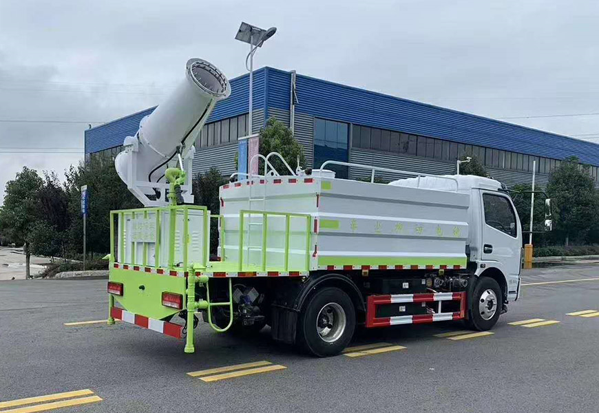 全新程力威灑水車，引領(lǐng)行業(yè)標(biāo)桿
