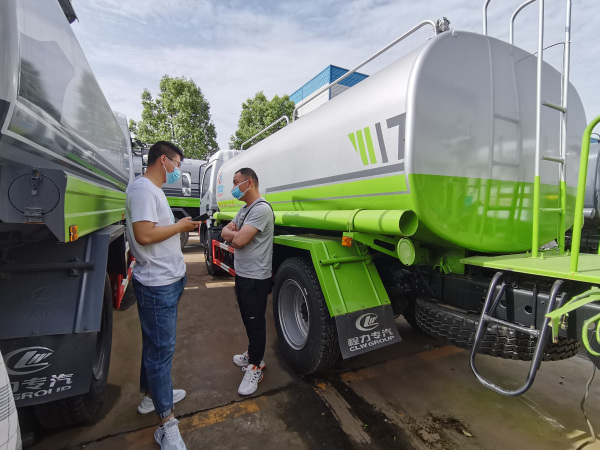 東營凱力灑水車銷售點d6灑水車——為城市環(huán)境注入一份綠色
