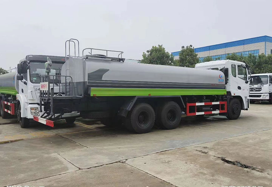 凱馬新型霧炮灑水車生產(chǎn)公司：程力專用汽車股份有限公司
