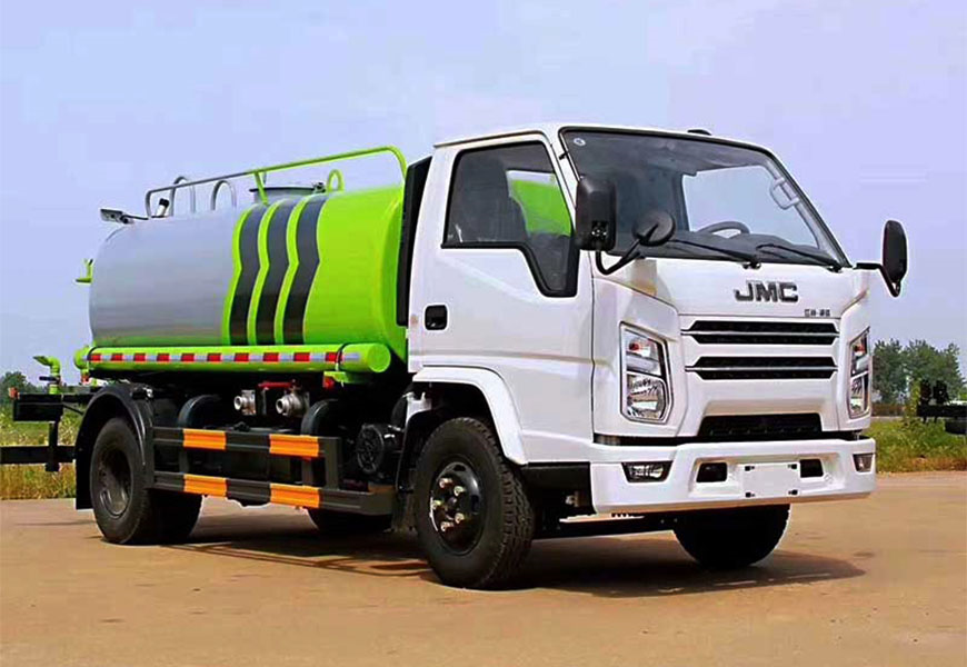 東風(fēng)天錦180灑水車(chē)的出現(xiàn)，帶給了用戶(hù)全新的頂級(jí)體驗(yàn)。該車(chē)注重性能和舒適度，為用戶(hù)提供全面的使用感受。
