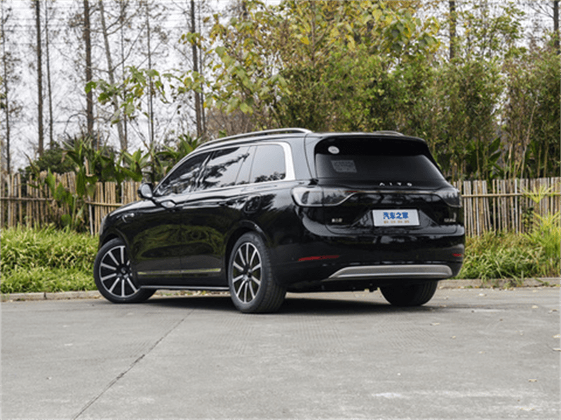 由于這兩輛車都是新能源車，我將從以下幾個方面對“問界 M5 和蔚來 ET5 怎么選比較好”進行分析。
