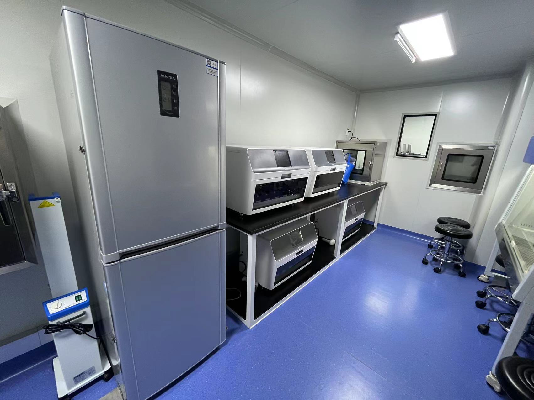 核酸檢測(cè)車工作人員的一天(圖2) 微信圖片_20220727102444.jpg