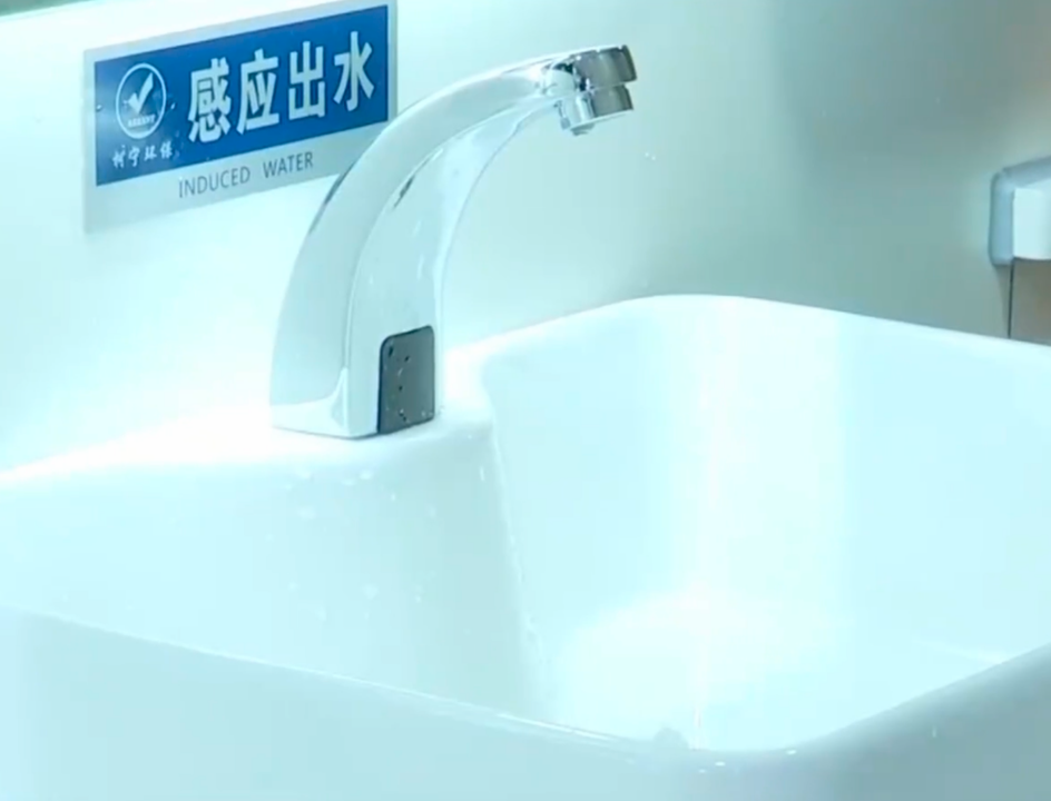 重汽豪沃|汕德卡 移動廁所車 移動衛(wèi)生間技術(shù)方案(圖3) 車載移動衛(wèi)生間 3分區(qū)+5大2小2367.png